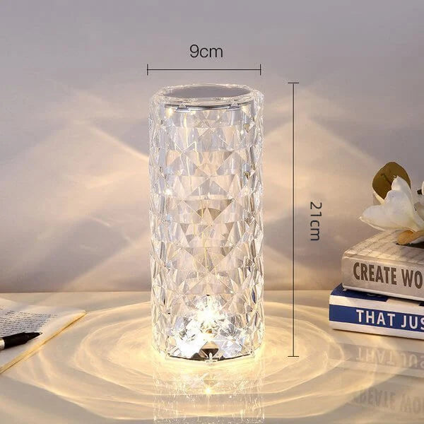 Dekorativna LED lampa sa kristalnim detaljima za noćno osvetljenje.