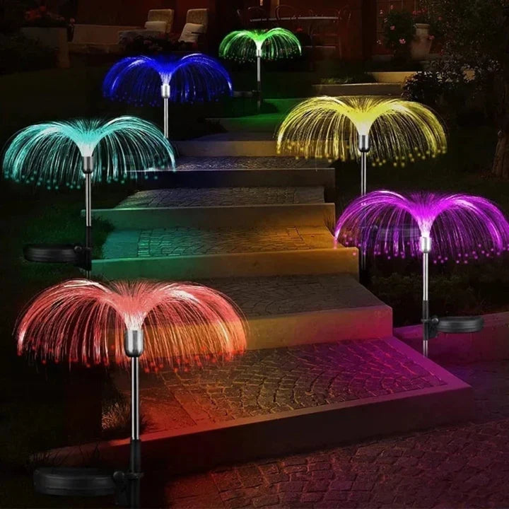 Solarna lampa meduza sa IP65 zaštitom od vode za spoljašnju upotrebu.