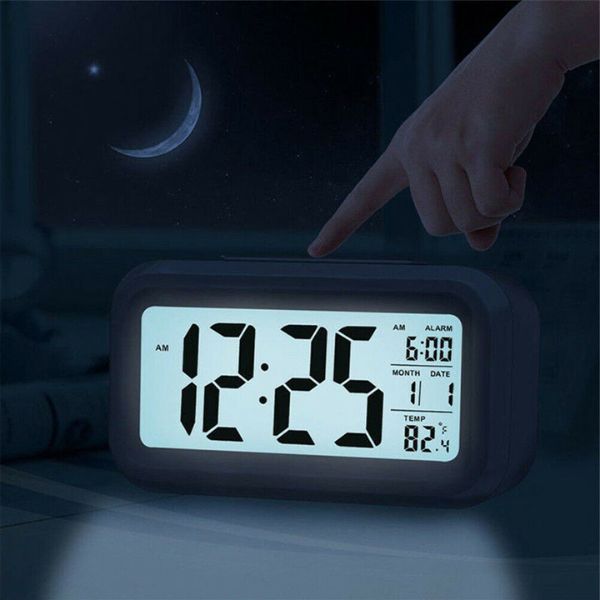 LCD sat sa prikazom datuma i temperature.