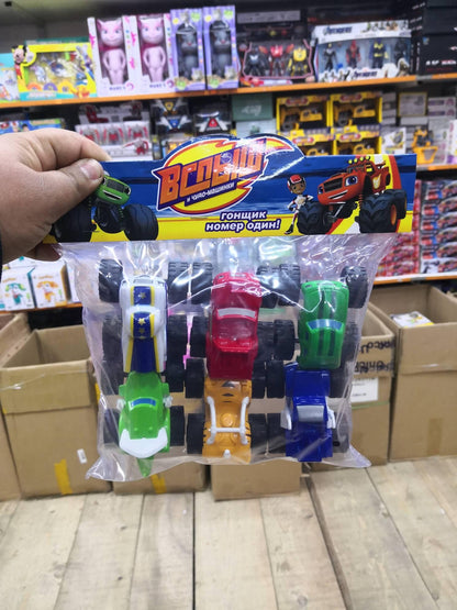 Šest vozila od plastike predstavljeno kao set u blister pakovanju.