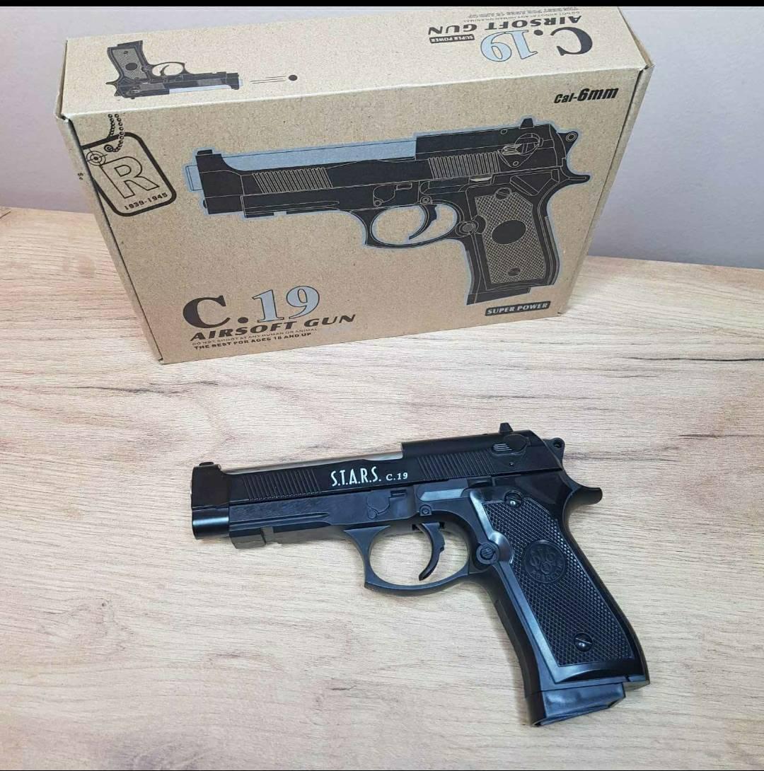 Metalna igračka u obliku pištolja.