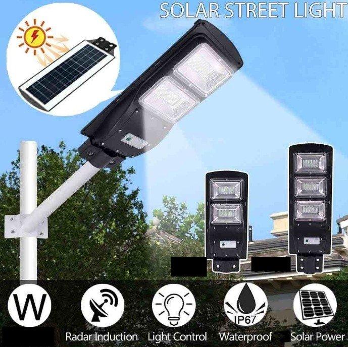 Solarna dvorišna lampa snage do 400 W sa senzorom pokreta.