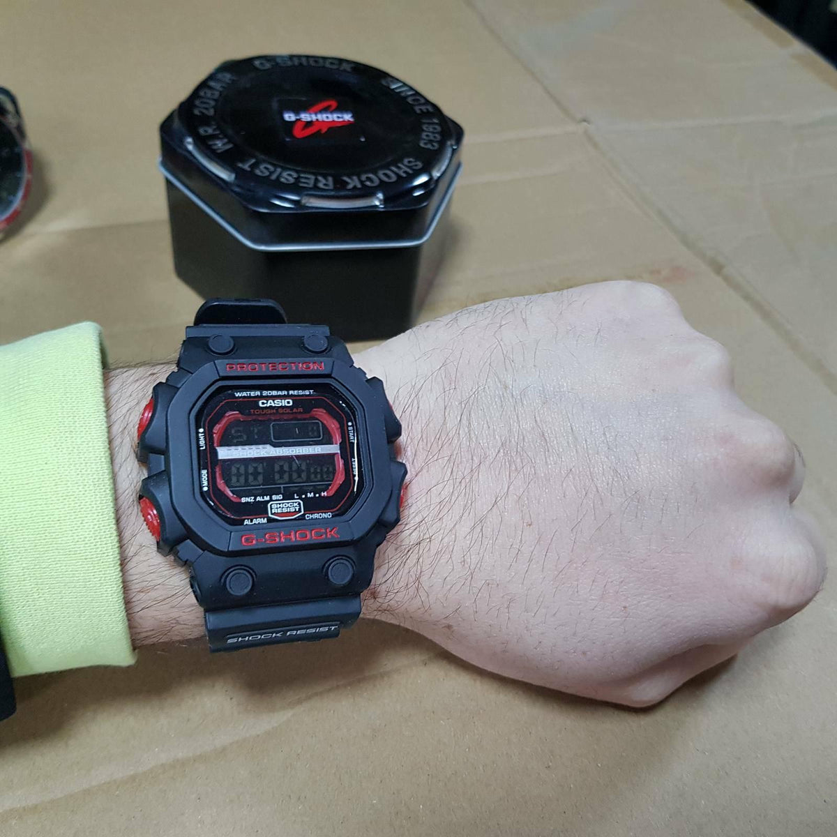 G Shock sat sa alarmom i štopericom.