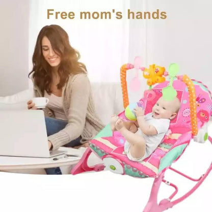 Bebi-njihalica u roze boji sa trakom za igračke.