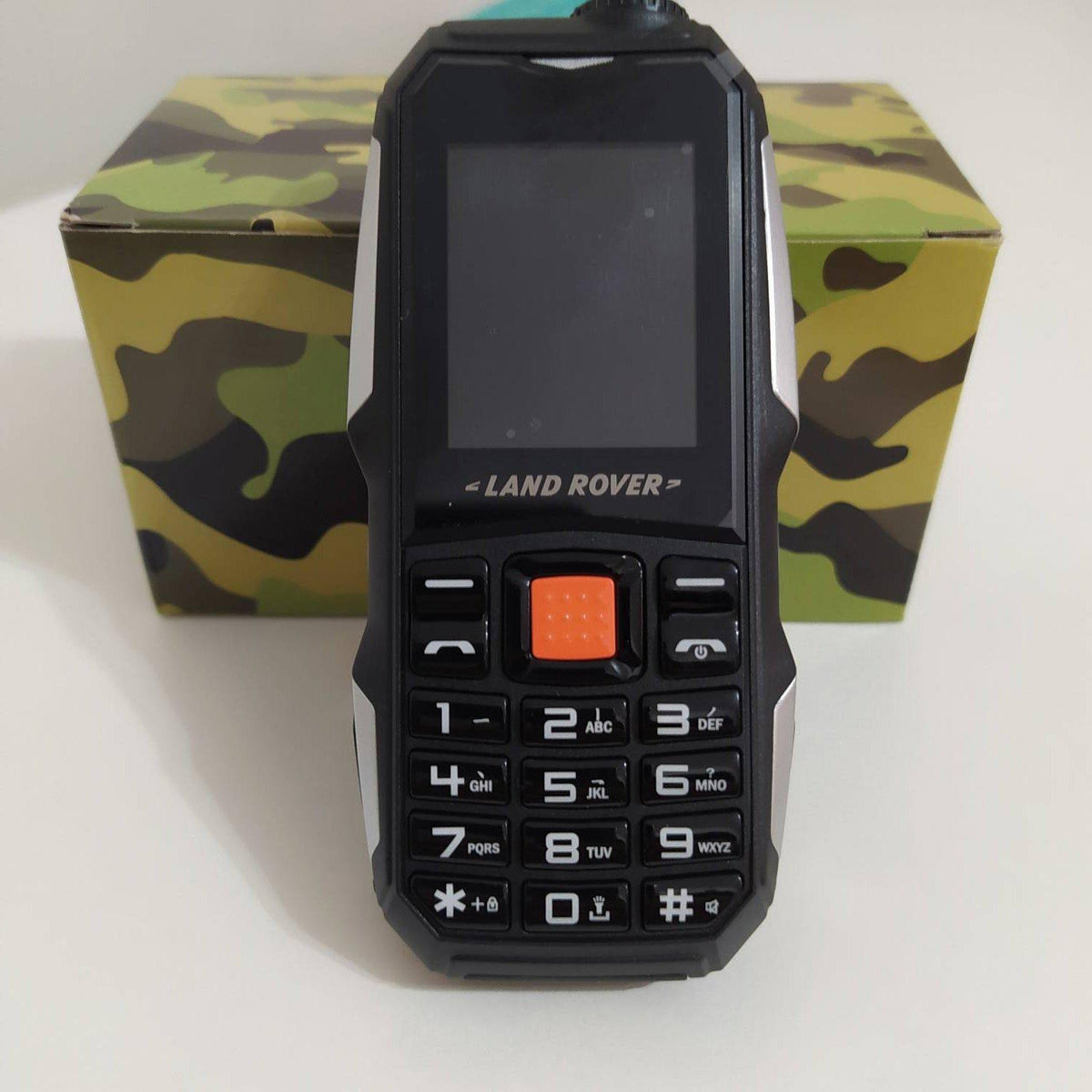 Land Rover mobilni telefon prikazan na fotografiji.