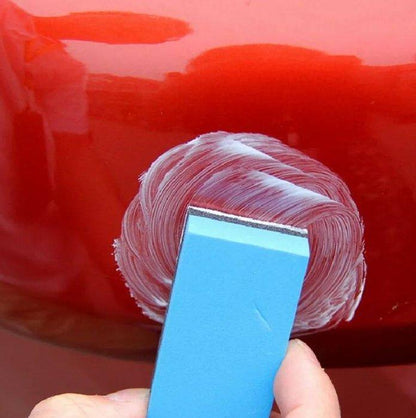 Pasta za obradu sitnih ogrebotina i mrlja na automobilu.