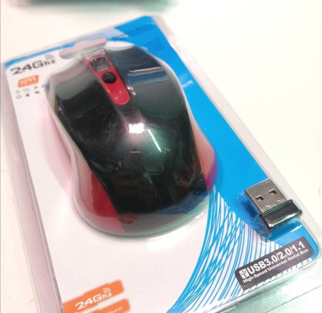 Bežični optički miš koji koristi mini USB risiver.