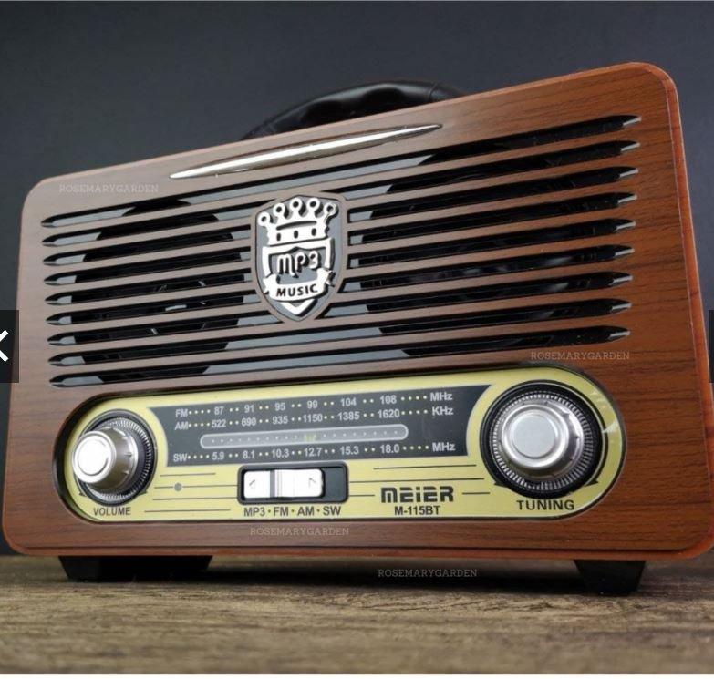Prikazan je radio-prijemnik M-115 BT u retro stilu.