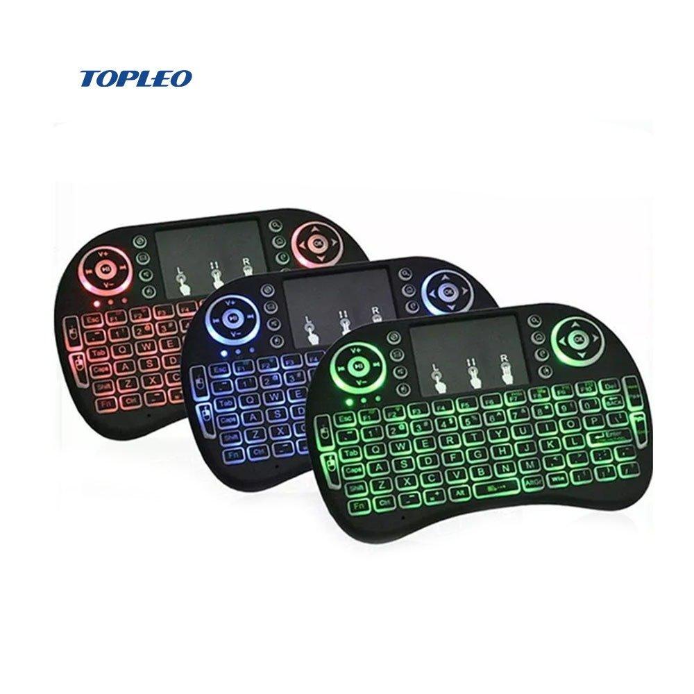 QWERTY tastatura sa ugrađenim touch-padom za upravljanje uređajem.