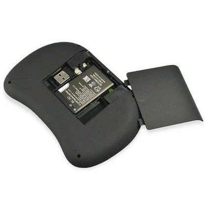 Mini bežična tastatura za korišćenje sa smart televizorom ili računarom.