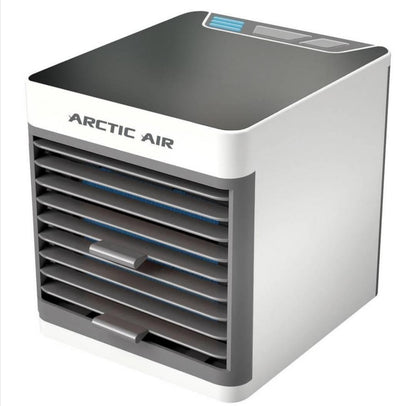 Na slici se vidi uređaj Artic Air Ultra za rashlađivanje ličnog prostora.