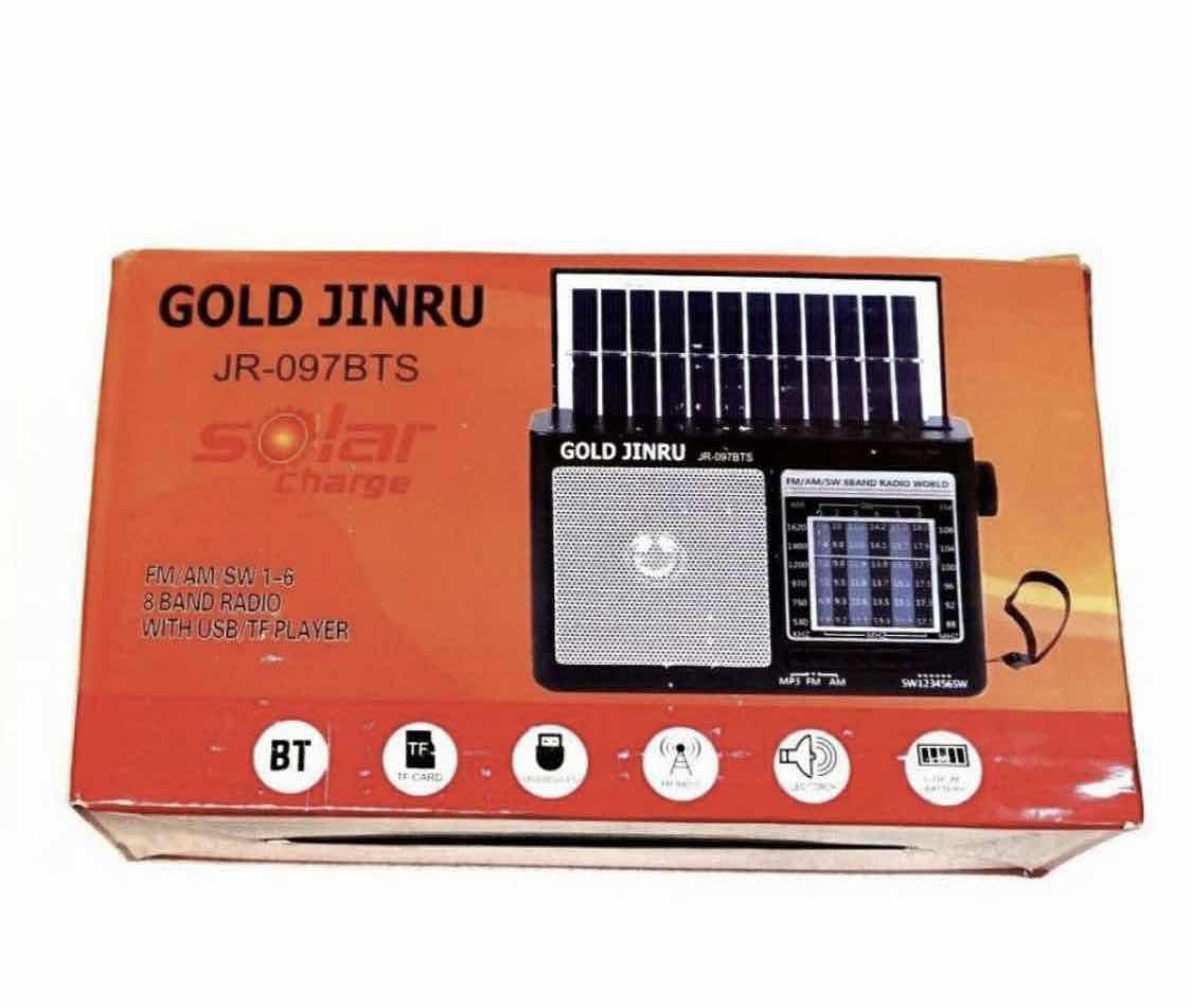 Radio plejer sa solarnim panelom za dopunu baterije.