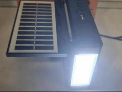 Plejer koji podržava Bluetooth, USB fleš disk i microSD karticu.