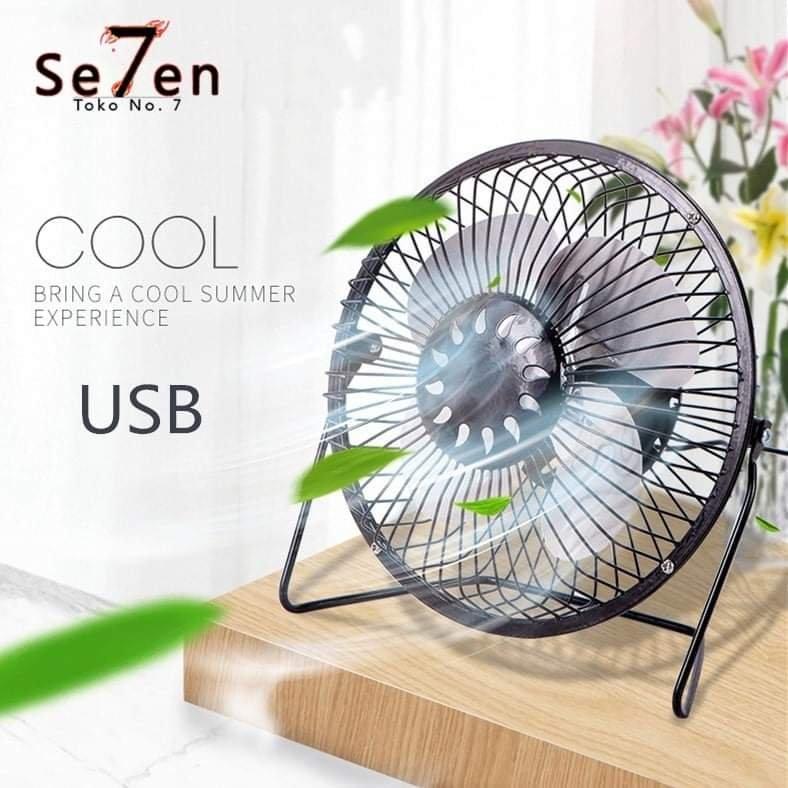 Stoni ventilator sa mogućnošću podešavanja ugla nagore ili nadole.