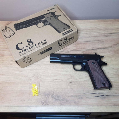 Airsoft replika C 8 oblikovana po uzoru na pištolj Colt 1911.