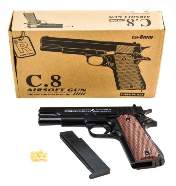 Airsoft pištolj C 8 sa metalnim kućištem i plastičnim delovima.