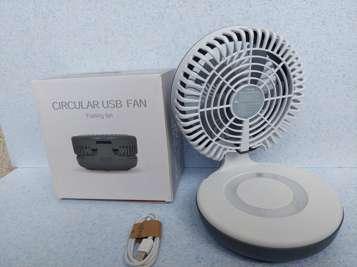 USB stoni ventilator sa automatskom oscilacijom od 90 stepeni.