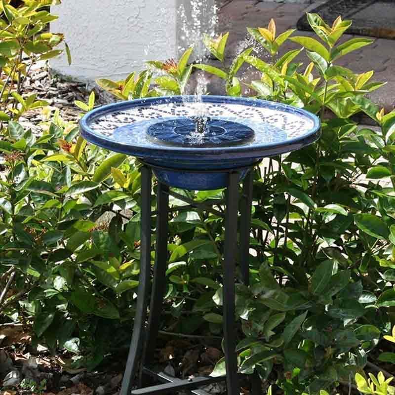 Solarna fontana namenjena jezeru ili odgovarajućoj posudi s vodom.