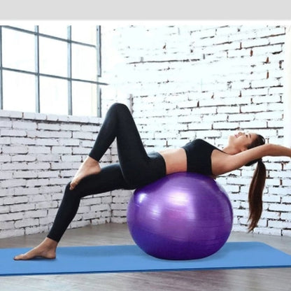 Pilates lopta za vežbanje prikazana je na fotografiji.