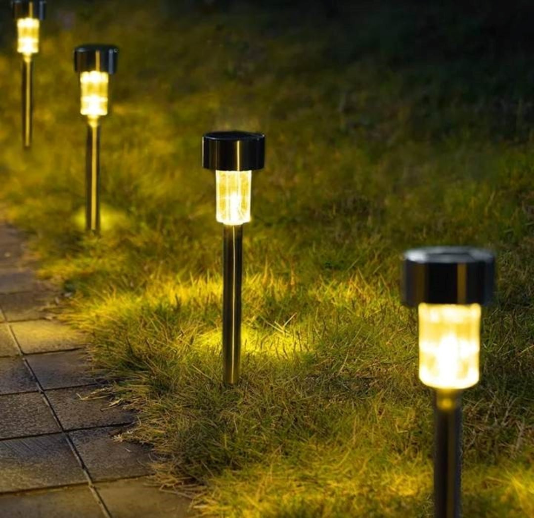 Baštenski dekorativni set sa solarnim LED lampama.