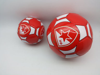 Prikaz fudbalske lopte sa motivom Crvene zvezde.