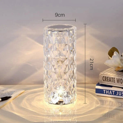 Dekorativna LED lampa sa kristalnim detaljima za noćno osvetljenje.