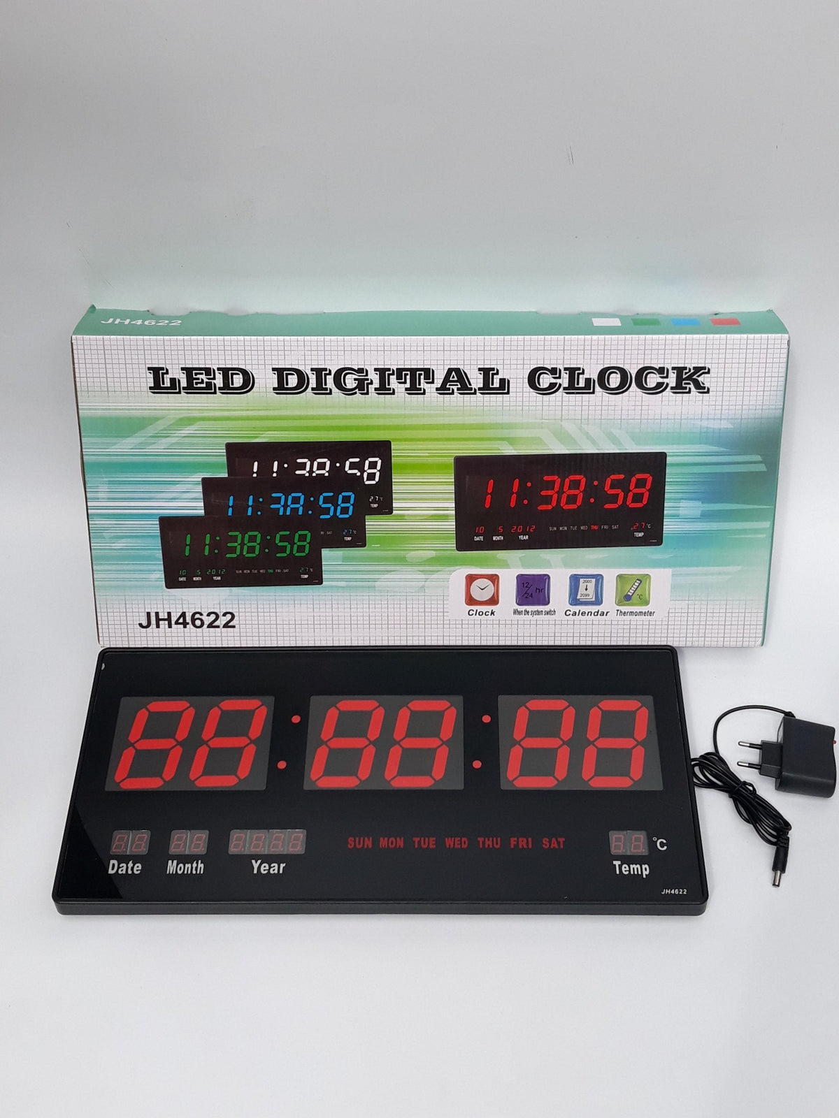 LED digitalni sat sa ekranom za prikaz vremena, kalendarskih podataka i temperature.