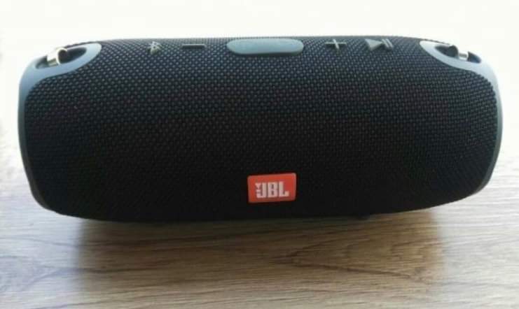JBL Extreme zvučnik prikazan samostalno na fotografiji proizvoda.