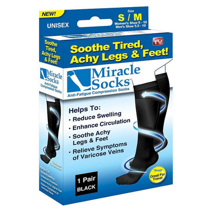 Model Miracle Socks u crnoj boji za različite aktivnosti.