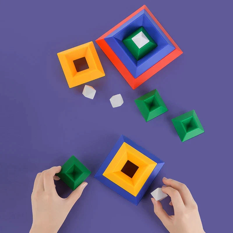 Montessori set sa kockama za osmišljavanje sopstvenih dizajna.