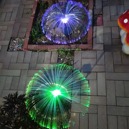 Lampa meduza namenjena ukrašavanju spoljašnjeg prostora.