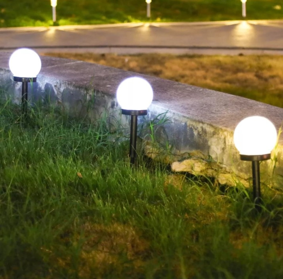 Solarne lampe za baštu sa automatskim uključivanjem i isključivanjem.