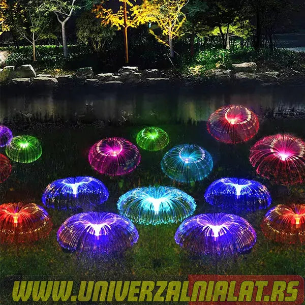 Lampa u obliku meduze namenjena baštenskoj dekoraciji.