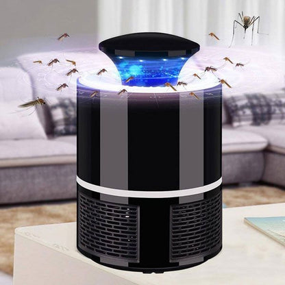 USB lampa za kontrolu insekata prikazana kao električna zamka.