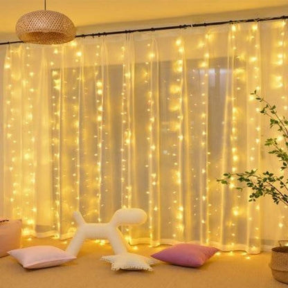 LED zavesa žute boje namenjena za upotrebu u zatvorenom prostoru.