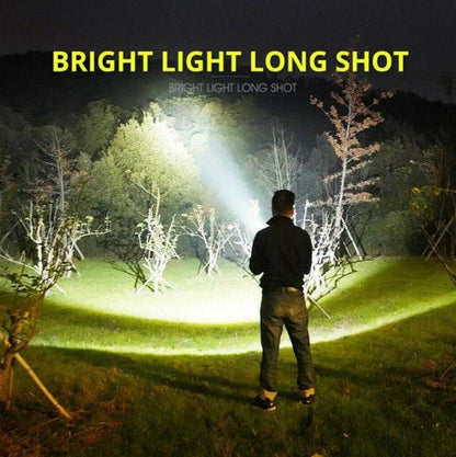 Fotografija prikazuje baterijsku lampu P70 sa više režima osvetljenja.