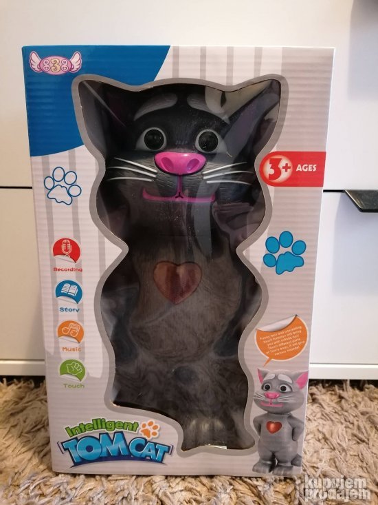 Igračka sa likom mačka Talking Tom-a i svetlećim srcem.