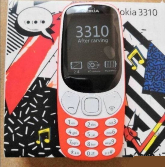 Narandžasti mobilni telefon Nokia 3310 prikazan na fotografiji proizvoda.