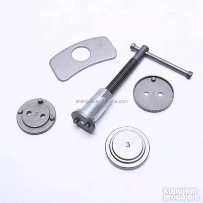 Set alata za kočnice namenjen vozilima tipa automobil.
