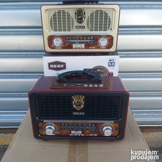 PRODAVANI radio koji spaja retro izgled sa FM prijemom i povezivanjem preko USB-a i Bluetooth-a.