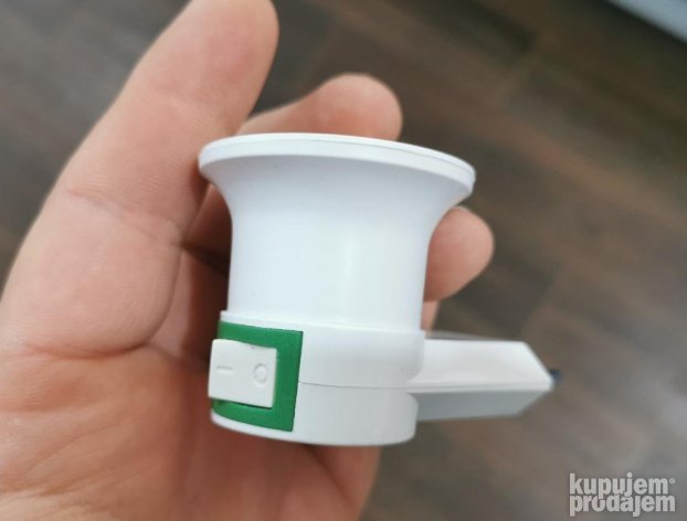 Grlo za sijalicu sa utičnicom i prekidačem prikazano je na slici.