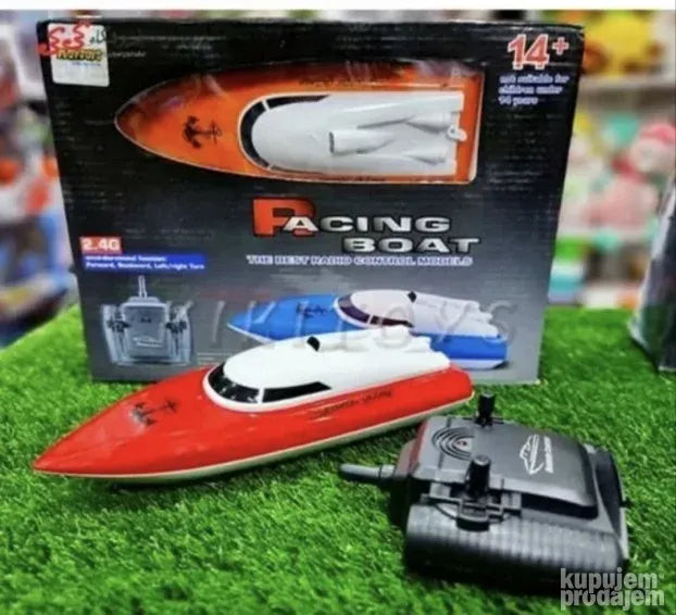 Plastični čamac za igru kojim se upravlja pomoću daljinskog kontrolera.