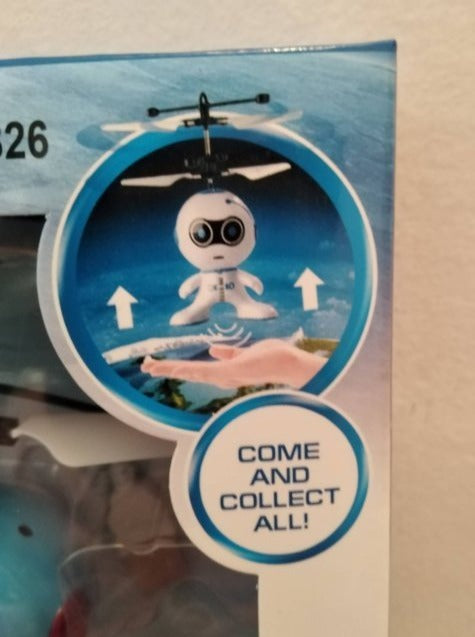 Robot prilagođava rad propelera tokom interaktivne igre.