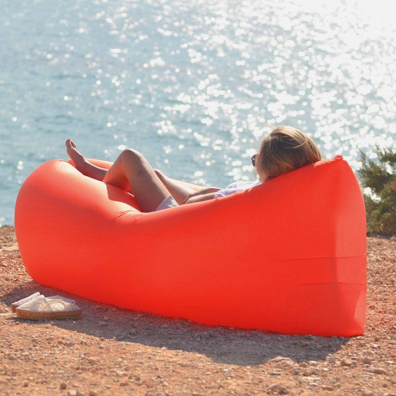 Ležaljka Lazy Bag može se koristiti tokom boravka na plaži.