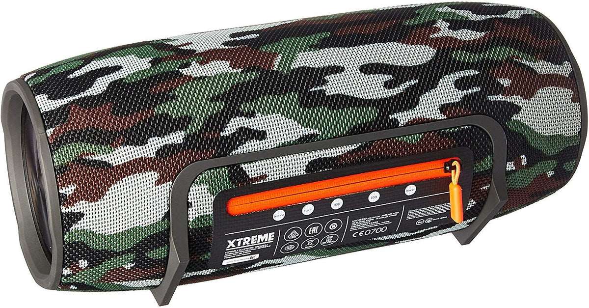 Prenosivi maskirni zvučnik Xtemre sa kaišem za nošenje.