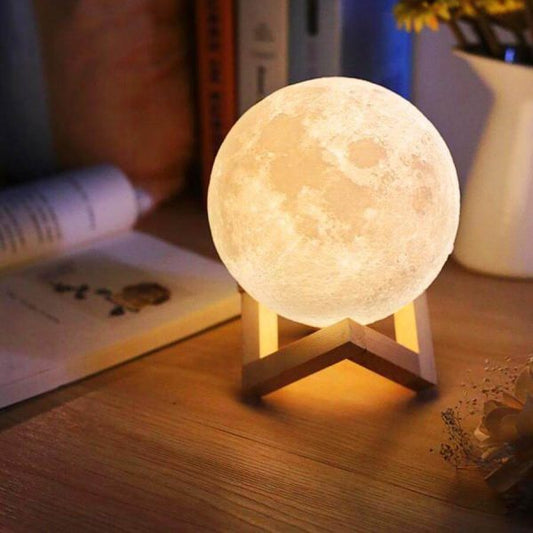 3D Mesec Lampa 15cm - LED Noćna Lampa sa Drvenim Postoljem i USB Kablom